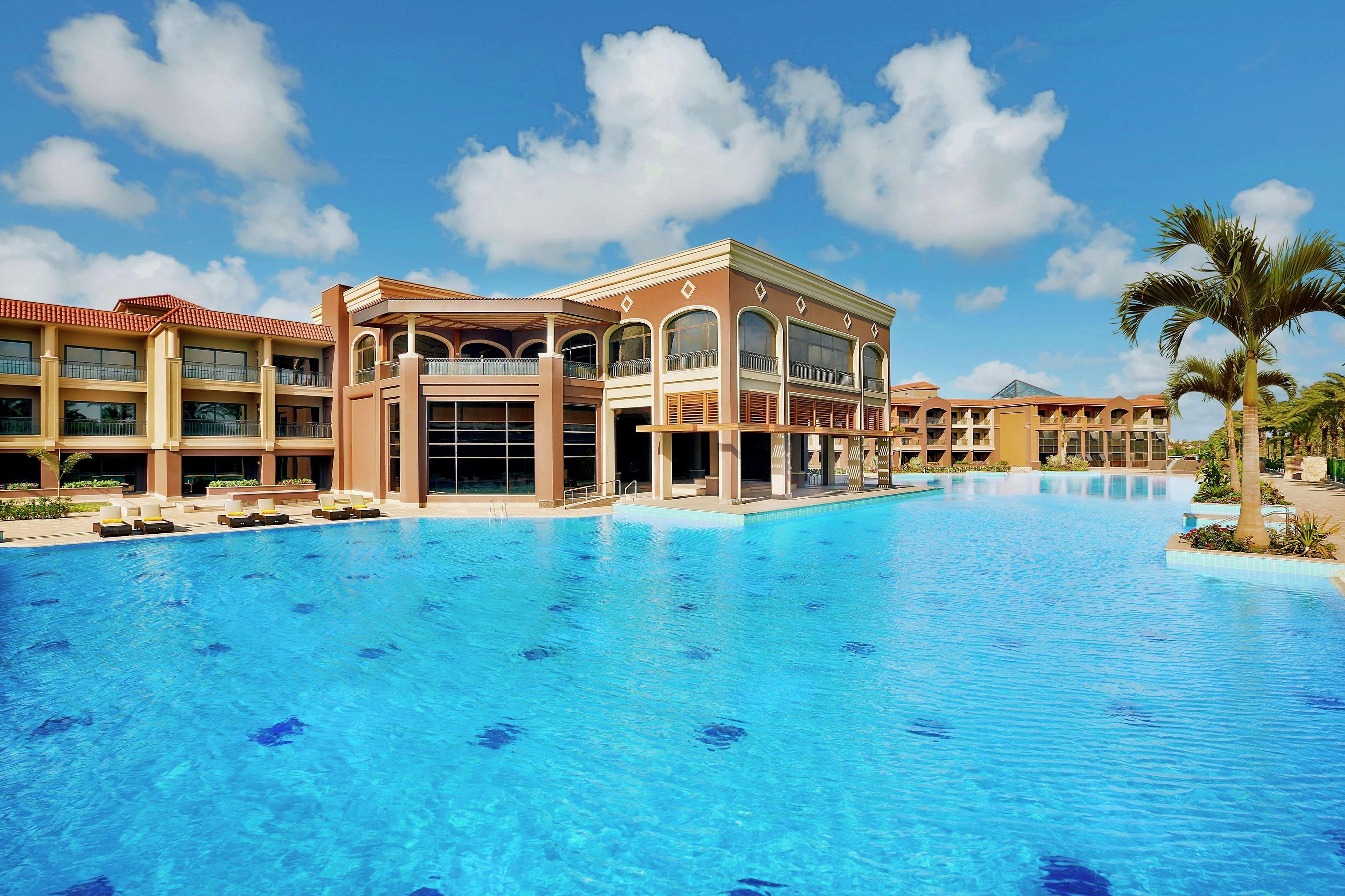 Hilton Alexandria King'S Ranch Hotel Кинг-Мариут Экстерьер фото The resort's main pool