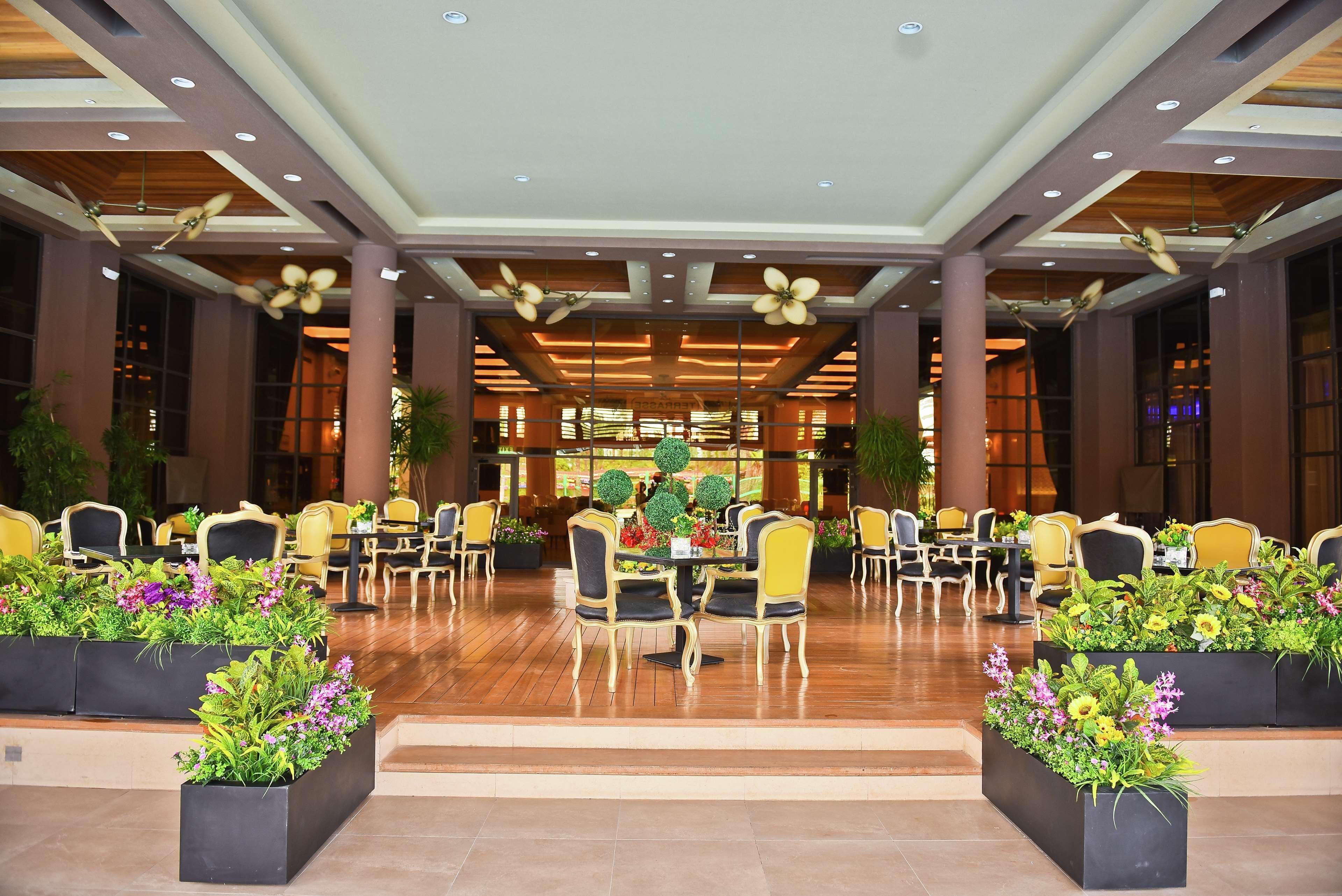 Hilton Alexandria King'S Ranch Hotel Кинг-Мариут Экстерьер фото The lobby of the hotel
